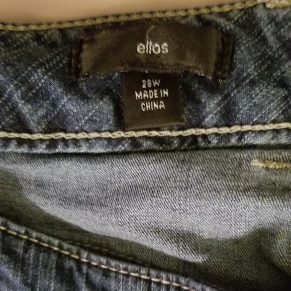 Nice shape fitting jeans with boot-wide leg jeans. - Picture 3 of 3